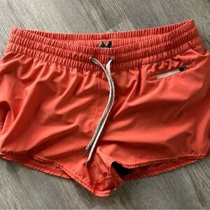 Womens Vuori clementine shorts